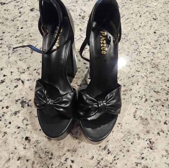 Heels 9 - Picture 4 of 6